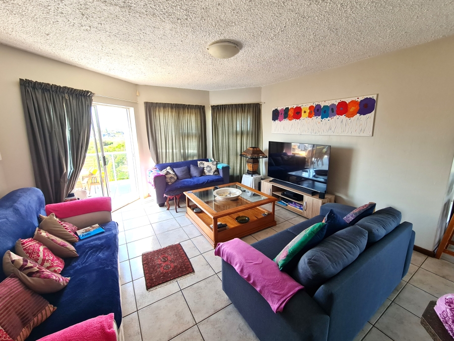 5 Bedroom Property for Sale in Wavecrest Eastern Cape